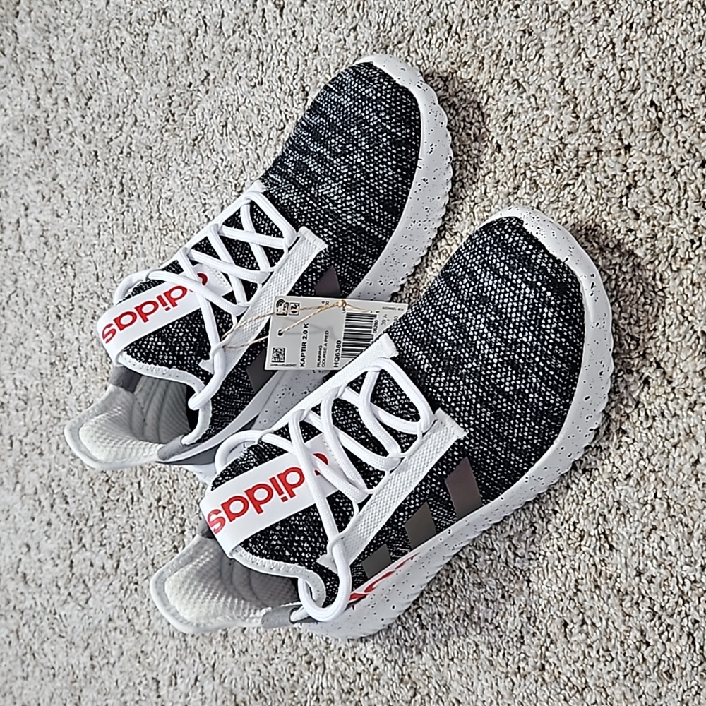 NWT boys adidas size 6.5 sneakers